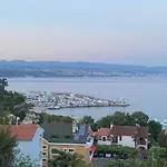 Salyna 아파트 *