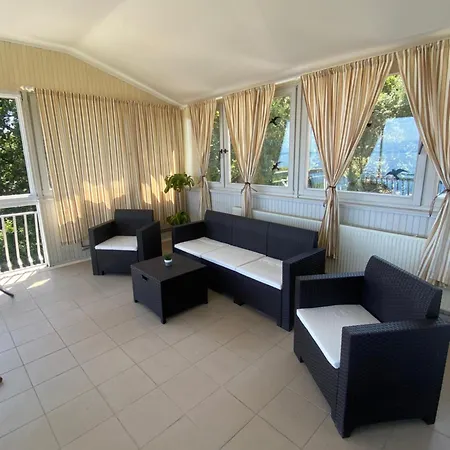 Salyna Apartmán *