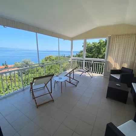 Apartament Salyna *